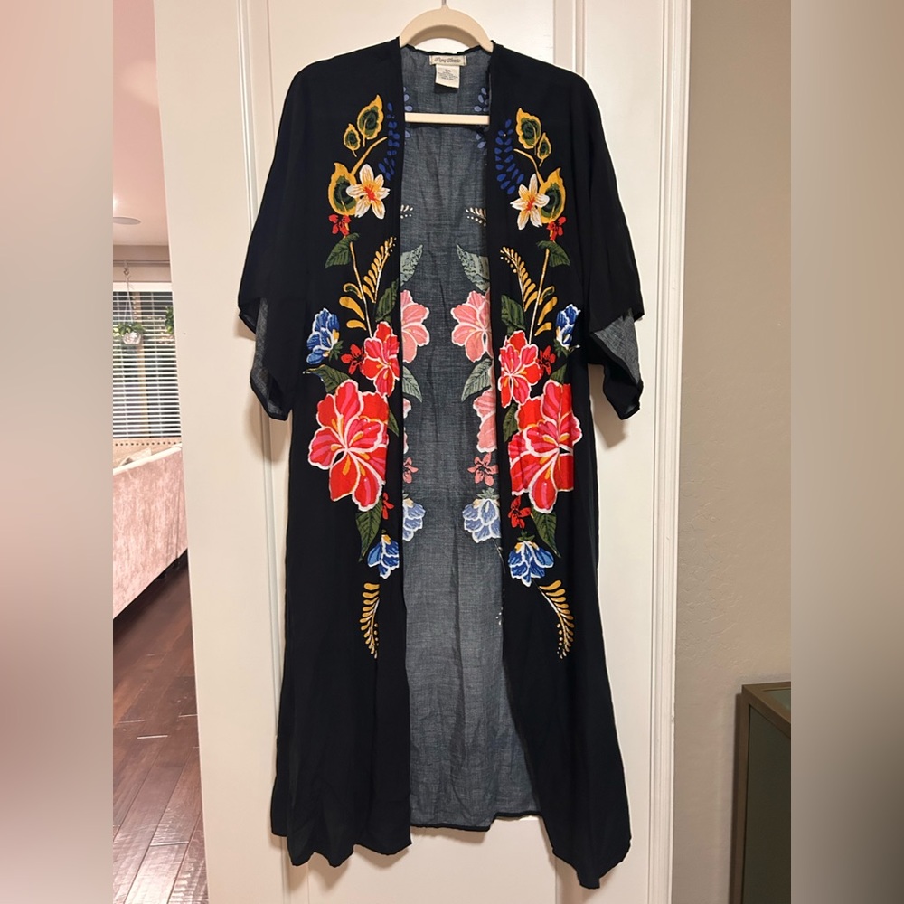 Never Worn 🌺🌊🌼 Flying Tomato Black Floral Kimono Robe or Coverup 🌼🌊🌺